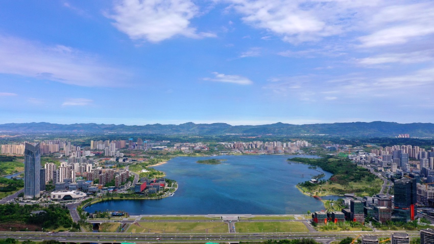 四川天府新區(qū)興隆湖全景。四川天府新區(qū)黨工委黨群工作部供圖