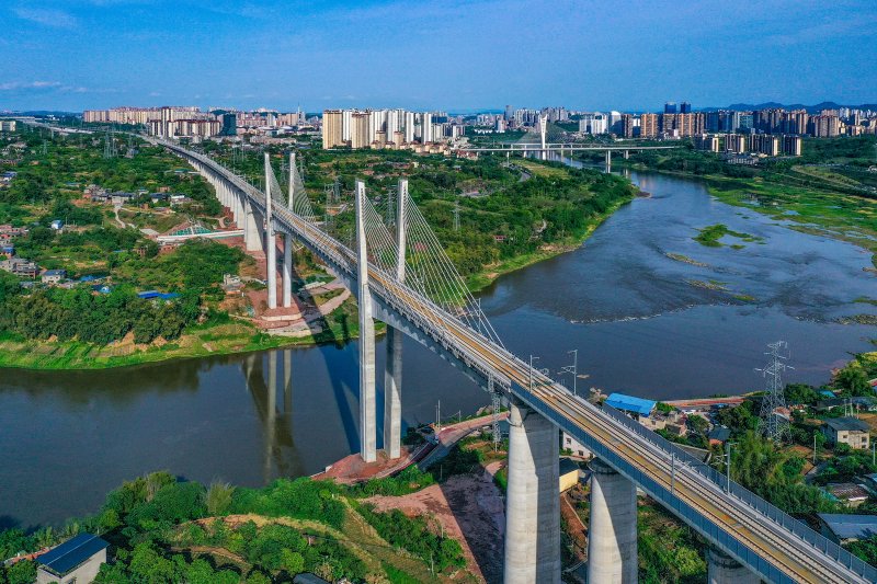 渝昆高鐵沱江特大橋。瀘州日報社記者 牟科攝