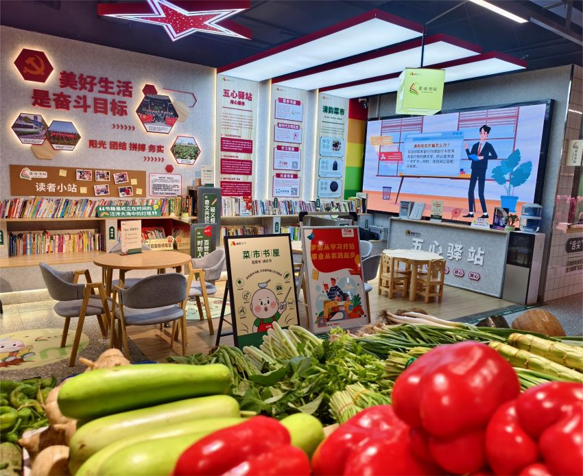 益民菜市（東苑店）“菜市書屋”。成都市委宣傳部供圖