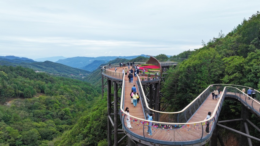 國慶期間，宣漢縣的旅游景區(qū)。宣漢縣委宣傳部供圖