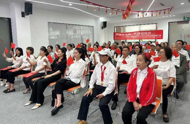 聲揚中華情 共圓強國夢近日，邛崍市舉辦港澳臺僑和各界人士聯(lián)袂詩朗誦匯演，在邛港澳臺僑界代表、歸國留學(xué)人員和社區(qū)居民等50余人齊聚一堂，以詩為媒，以聲傳情。